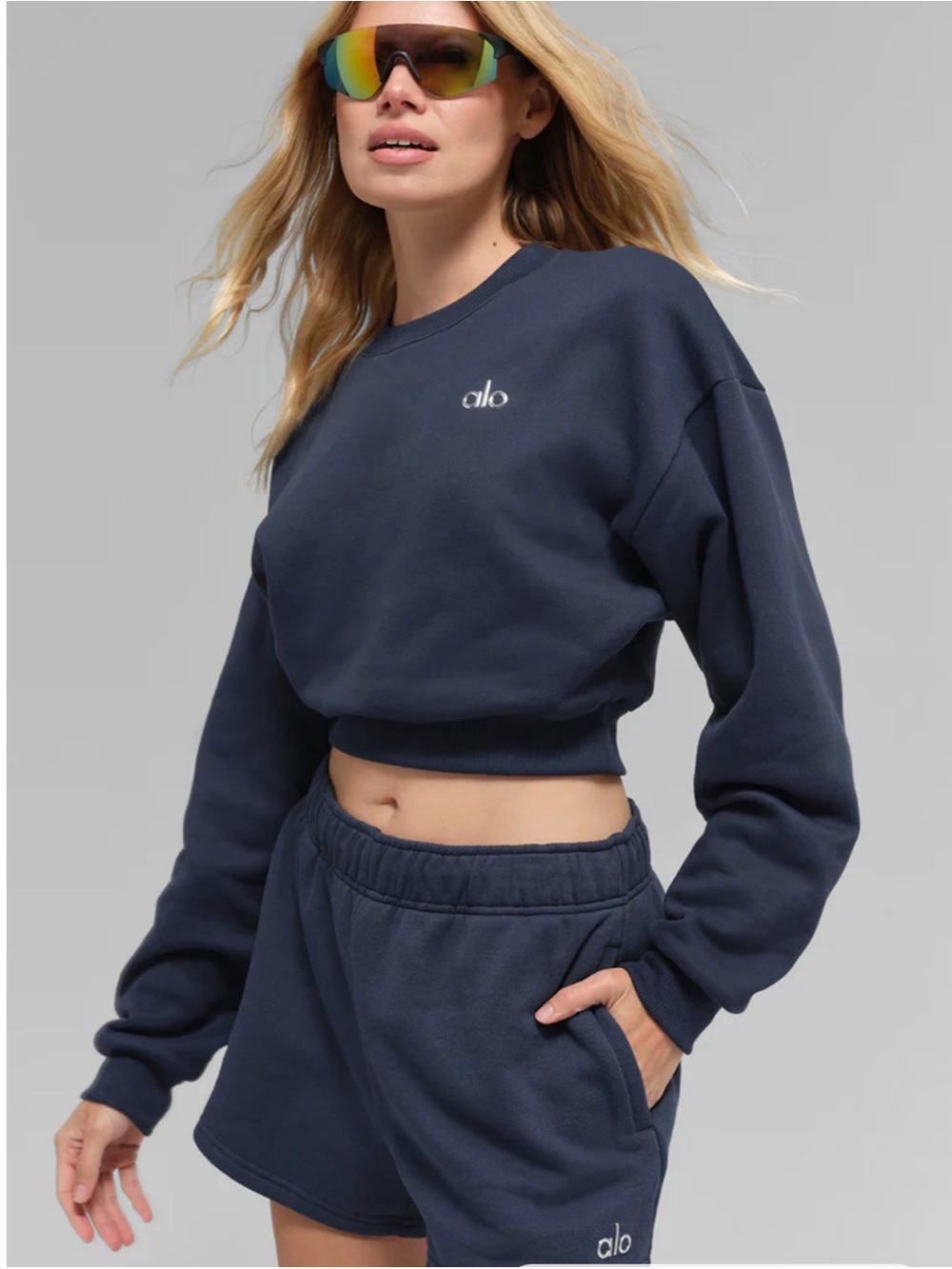 BEST SELLER cropped accolade crewneck Alo yoga navy
